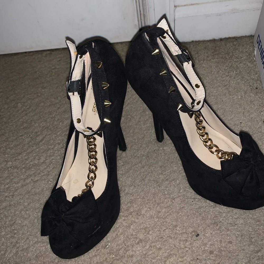 Size 8 Black Chain Spike Women’s Shoes